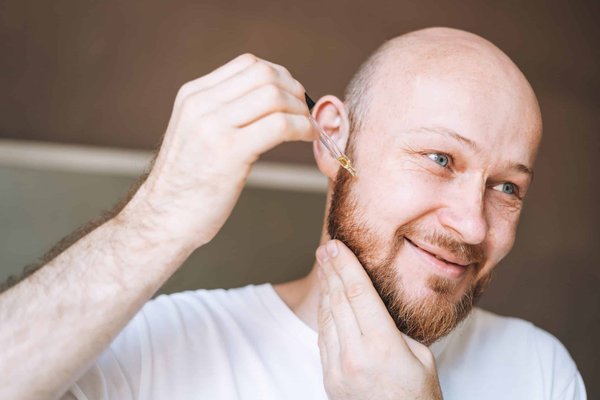 Huile pour barbe : de quoi se compose le produit ?